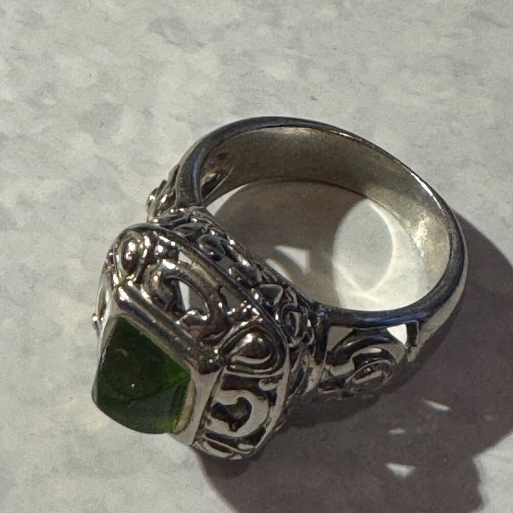 Vintage Sterling Filigree Dome Ring Lime Green Pointed Cabochon Bohemian SZ 6.5 - Picture 3 of 10